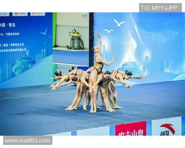 全国游泳比赛激烈开赛 汇聚顶尖选手展现水中风采与竞技精神